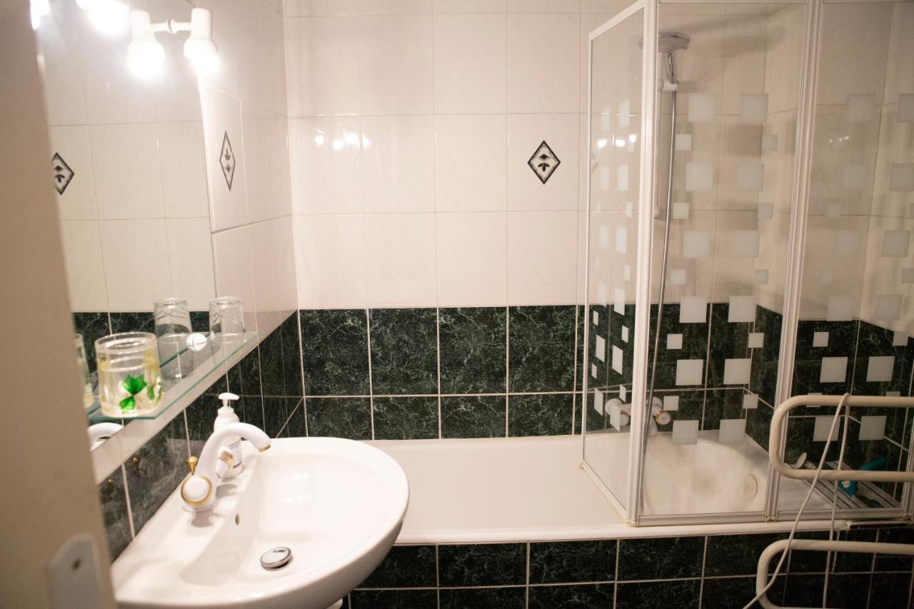 Chill Out Apartment, 2 Mins From Beach Νίκαια Εξωτερικό φωτογραφία