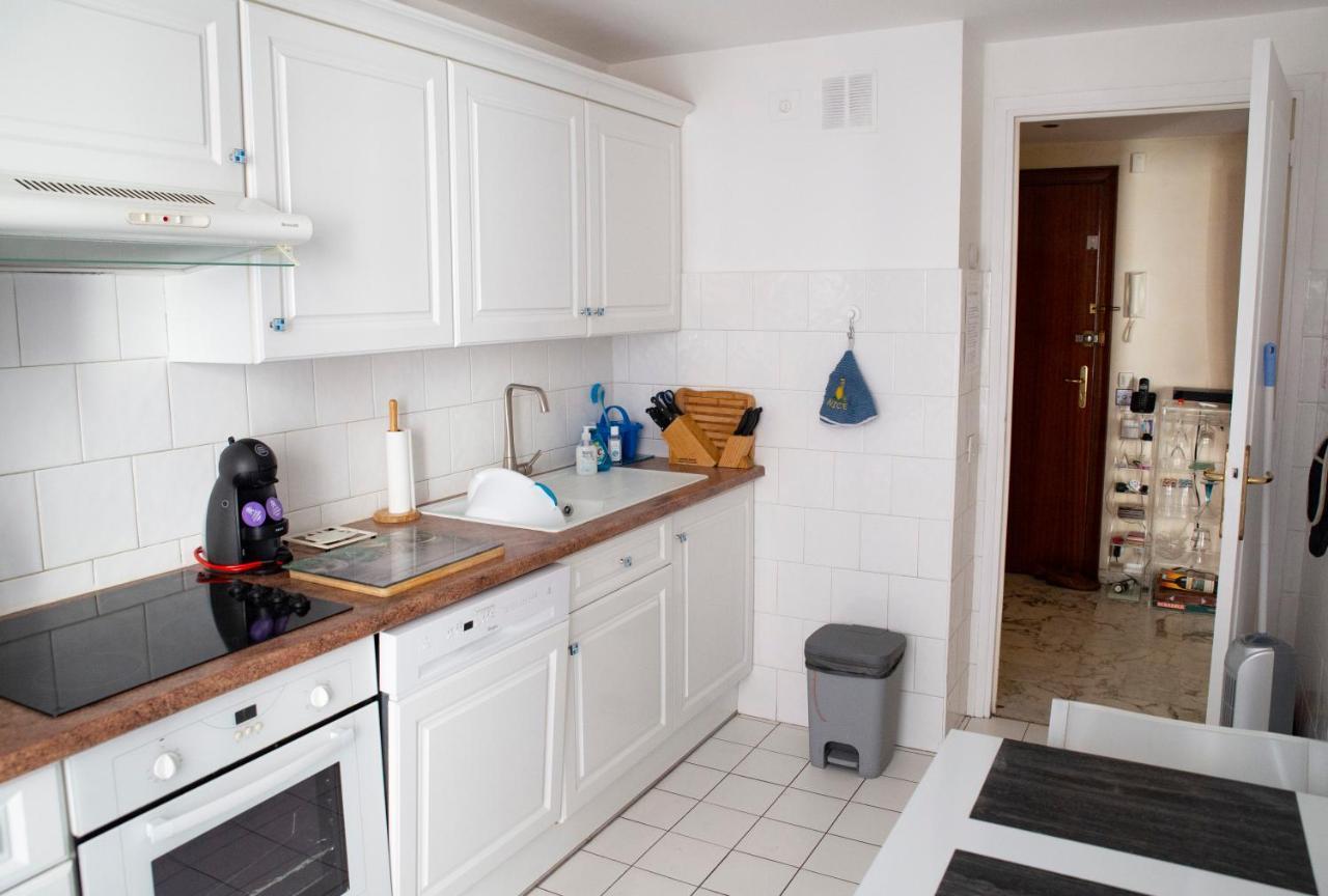 Chill Out Apartment, 2 Mins From Beach Νίκαια Εξωτερικό φωτογραφία