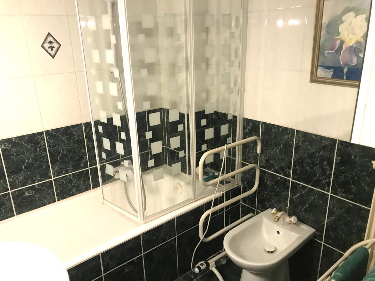 Chill Out Apartment, 2 Mins From Beach Νίκαια Εξωτερικό φωτογραφία